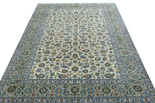 Surface texture of 2000s Kashan rug with natural Wool and intricate pattern