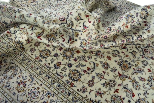 Surface texture of 2000s Kashan rug with natural Wool and intricate pattern