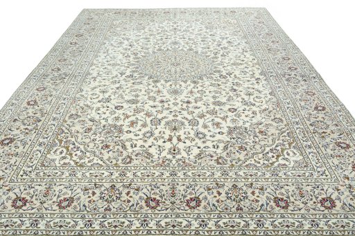 Surface texture of 2000s Kashan rug with natural Wool and intricate pattern
