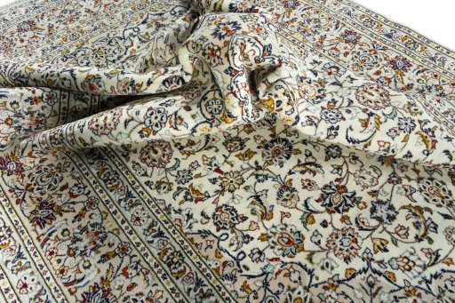Surface texture of 2000s Kashan rug with natural Wool and intricate pattern