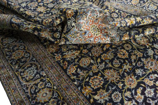 Surface texture of 2000s Kashan rug with natural Wool and intricate pattern