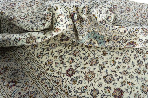 Surface texture of 2000s Kashan rug with natural Wool and intricate pattern