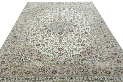 Surface texture of 2000s Kashan rug with natural Wool and intricate pattern