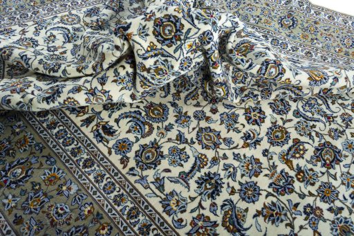 Surface texture of 2000s Kashan rug with natural Wool and intricate pattern