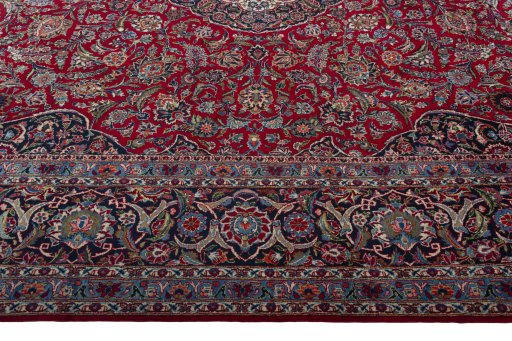 Corner detail of 1950s Kashan rug showing border pattern and Wool pile
