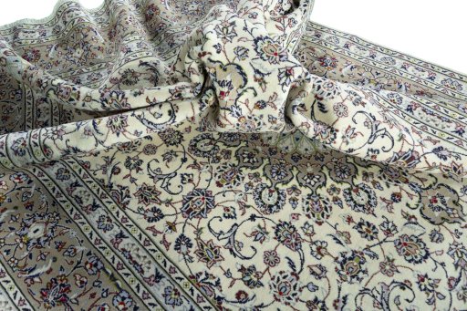 Surface texture of 2000s Kashan rug with natural Wool and intricate pattern