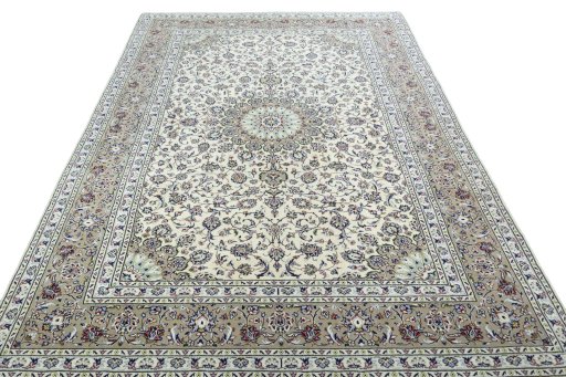 Surface texture of 2000s Kashan rug with natural Wool and intricate pattern