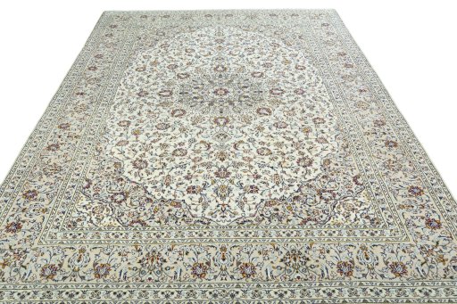 Surface texture of 2000s Kashan rug with natural Wool and intricate pattern