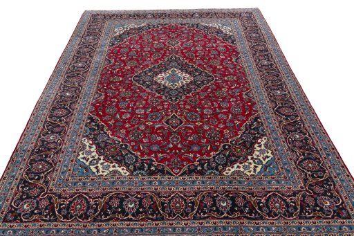 Surface texture of 2000s Kashan rug with natural Wool and intricate pattern