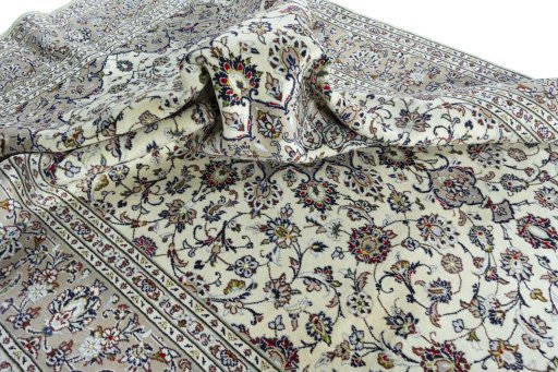 Surface texture of 2000s Kashan rug with natural Wool and intricate pattern