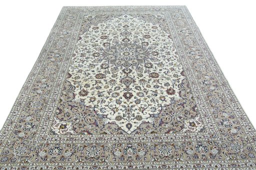 Surface texture of 2000s Kashan rug with natural Wool and intricate pattern