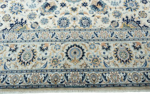 Full view of 1970s Kashan rug from Iran / Persia, 503 × 353 cm in Beige tones