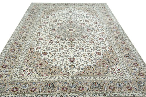 Surface texture of 2000s Kashan rug with natural Wool and intricate pattern