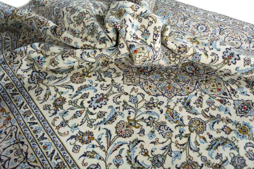 Surface texture of 2000s Kashan rug with natural Wool and intricate pattern