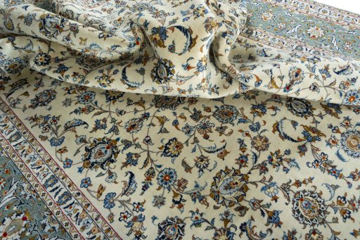 Surface texture of 2000s Kashan rug with natural Wool and intricate pattern