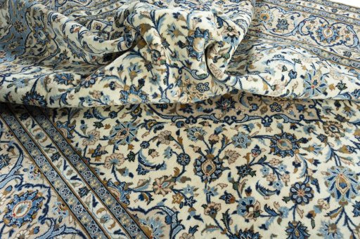 Surface texture of 2000s Kashan rug with natural Wool and intricate pattern