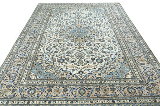 Surface texture of 2000s Kashan rug with natural Wool and intricate pattern