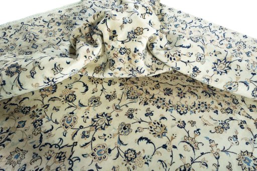 Surface texture of 2000s Kashan rug with natural Wool and intricate pattern
