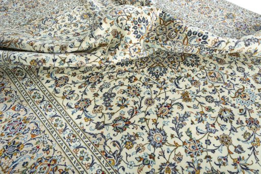 Surface texture of 2000s Kashan rug with natural Wool and intricate pattern