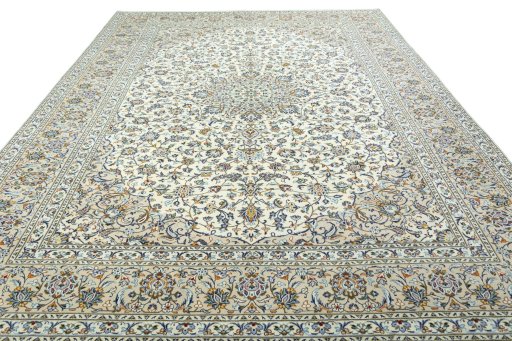 Surface texture of 2000s Kashan rug with natural Wool and intricate pattern
