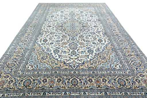 Surface texture of 2000s Kashan rug with natural Wool and intricate pattern