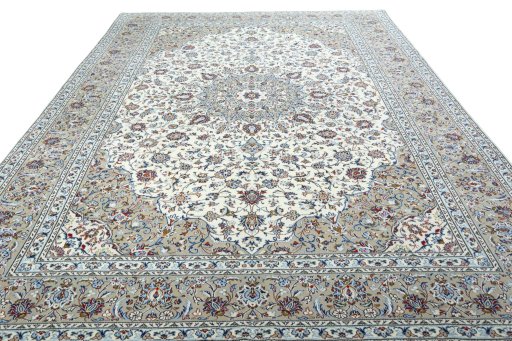 Surface texture of 2000s Kashan rug with natural Wool and intricate pattern