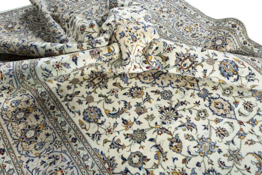 Surface texture of 2000s Kashan rug with natural Wool and intricate pattern