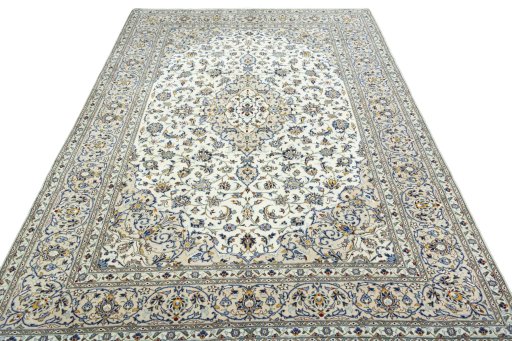 Surface texture of 2000s Kashan rug with natural Wool and intricate pattern