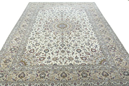 Surface texture of 2000s Kashan rug with natural Wool and intricate pattern