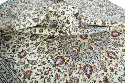 Surface texture of 2000s Kashan rug with natural Wool and intricate pattern