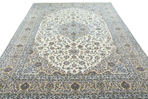 Surface texture of 2000s Kashan rug with natural Wool and intricate pattern