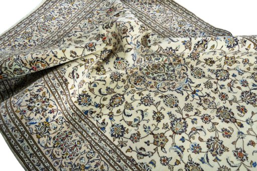 Surface texture of 2000s Kashan rug with natural Wool and intricate pattern