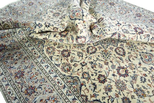 Surface texture of 2000s Kashan rug with natural Wool and intricate pattern