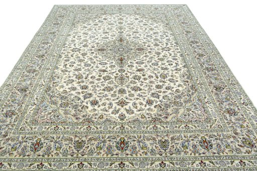 Surface texture of 2000s Kashan rug with natural Wool and intricate pattern