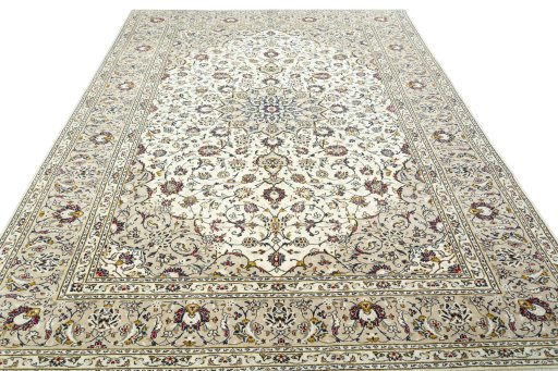 Surface texture of 2000s Kashan rug with natural Wool and intricate pattern