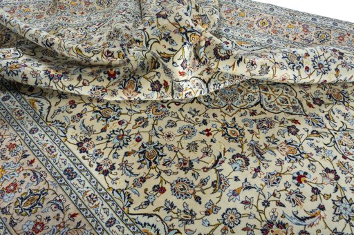 Surface texture of 2000s Kashan rug with natural Wool and intricate pattern
