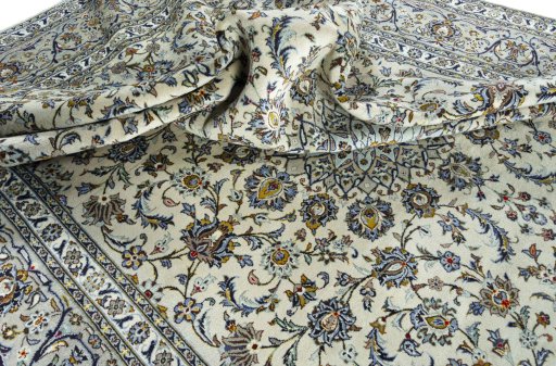 Surface texture of 2000s Kashan rug with natural Wool and intricate pattern