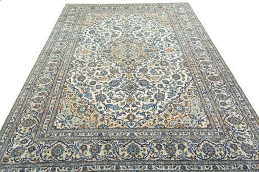 Surface texture of 2000s Kashan rug with natural Wool and intricate pattern