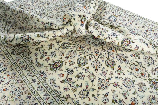 Surface texture of 2000s Kashan rug with natural Wool and intricate pattern