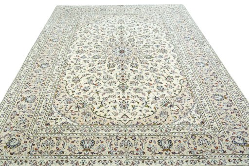 Surface texture of 2000s Kashan rug with natural Wool and intricate pattern