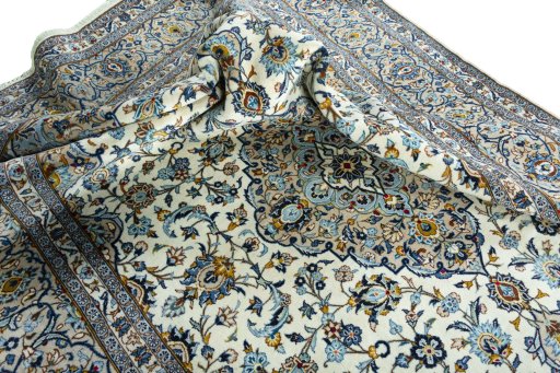 Surface texture of 2000s Kashan rug with natural Wool and intricate pattern