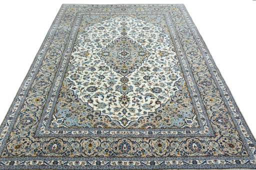 Surface texture of 2000s Kashan rug with natural Wool and intricate pattern