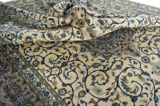 Surface texture of 2000s Kashan rug with natural Wool and intricate pattern