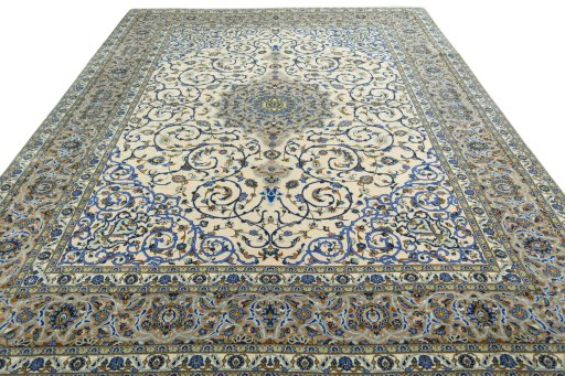 Surface texture of 2000s Kashan rug with natural Wool and intricate pattern