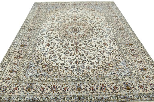 Surface texture of 2000s Kashan rug with natural Wool and intricate pattern