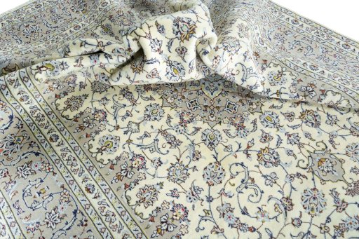 Surface texture of 2000s Kashan rug with natural Wool and intricate pattern