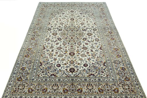 Surface texture of 2000s Kashan rug with natural Wool and intricate pattern
