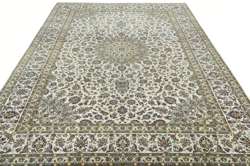 Surface texture of 2000s Kashan rug with natural Wool and intricate pattern