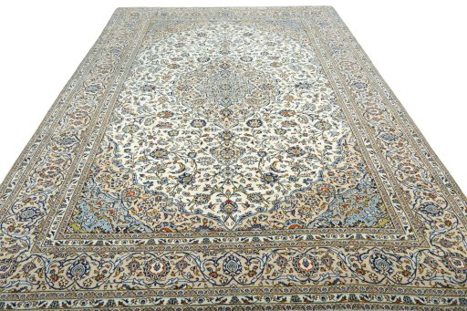 Surface texture of 2000s Kashan rug with natural Wool and intricate pattern