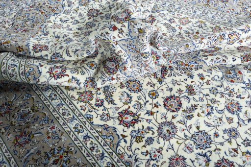 Surface texture of 2000s Kashan rug with natural Wool and intricate pattern